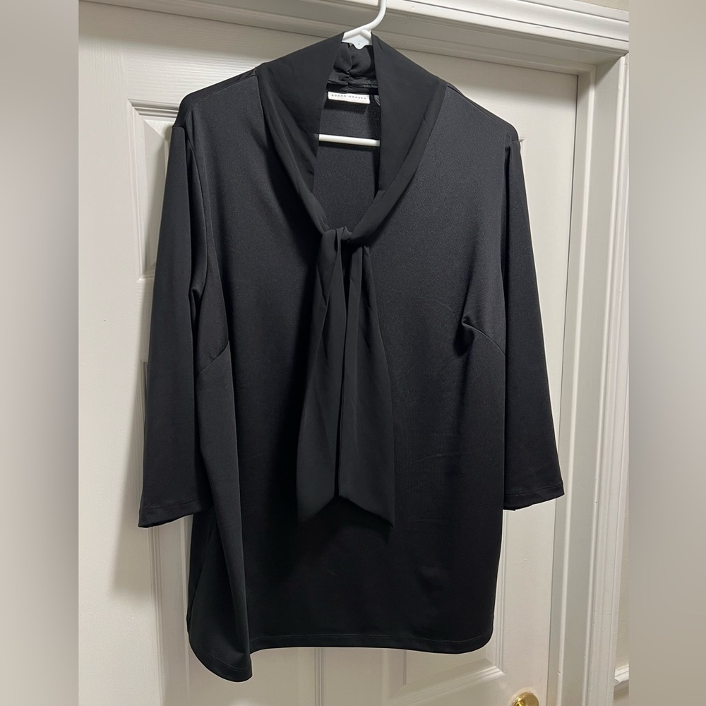 Susan Graver Butterknit 3/4 Sleeve V-Neck Top with Chiffon Tie! Size 1X.